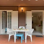Relax In Piscina - Free Parking E Ampio Giardino *