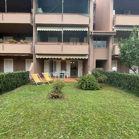Relax In Piscina - Free Parking E Ampio Giardino לואנו