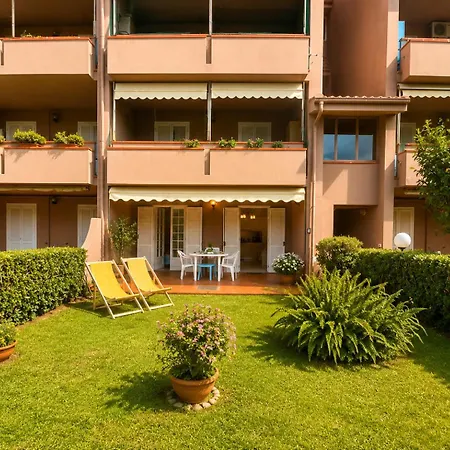 Relax In Piscina - Free Parking E Ampio Giardino Apartment *