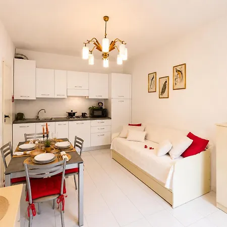 Apartment Relax In Piscina - Free Parking E Ampio Giardino *